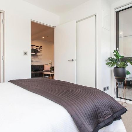 Spacious One Bedroom Apartment In Newmarket Окленд Экстерьер фото