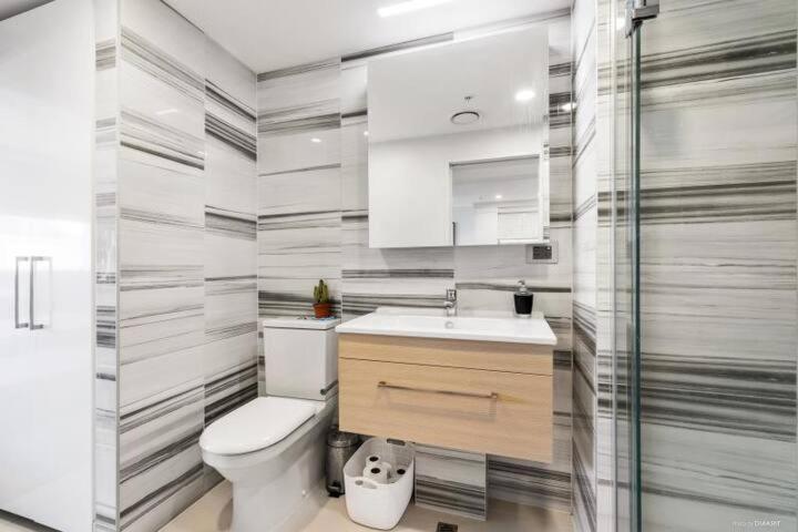Spacious One Bedroom Apartment In Newmarket Окленд Экстерьер фото