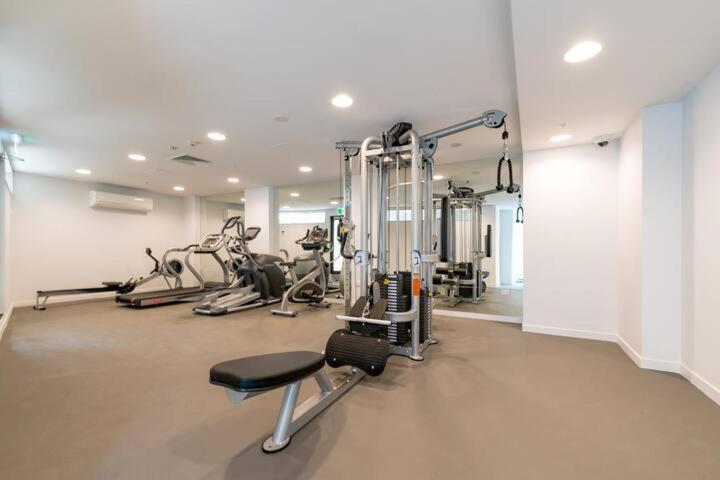 Spacious One Bedroom Apartment In Newmarket Окленд Экстерьер фото