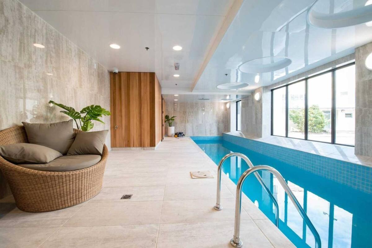 Spacious One Bedroom Apartment In Newmarket Окленд Экстерьер фото